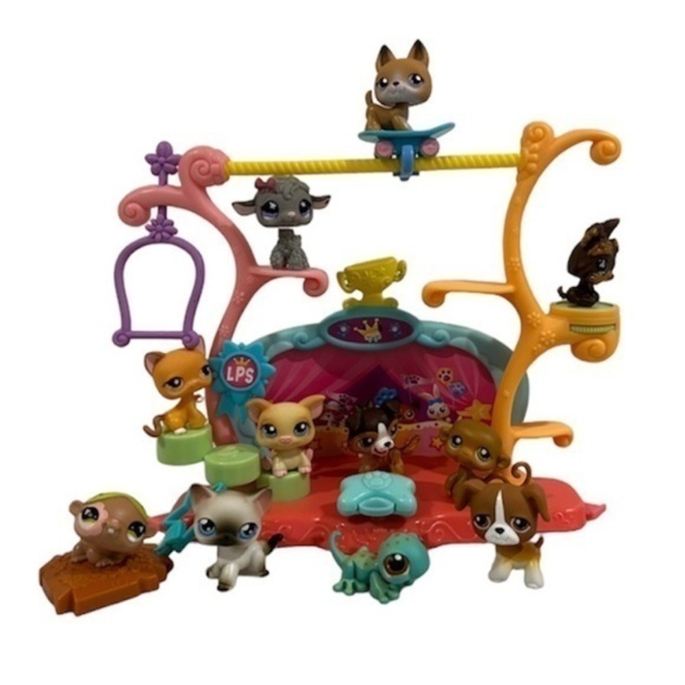 Littlest Pet Shop VINTAGE RARE 2006 Circus Playground + 11 LPS